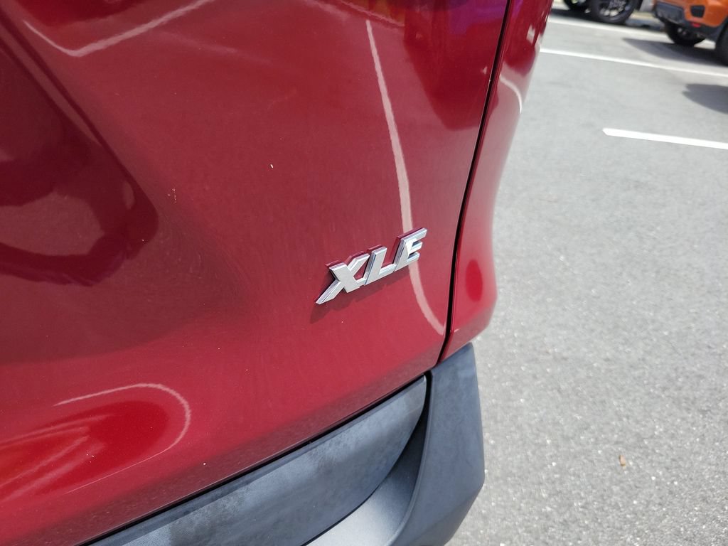 Used 2021 Toyota RAV4 XLE w/ Convenience Package FWD image 9