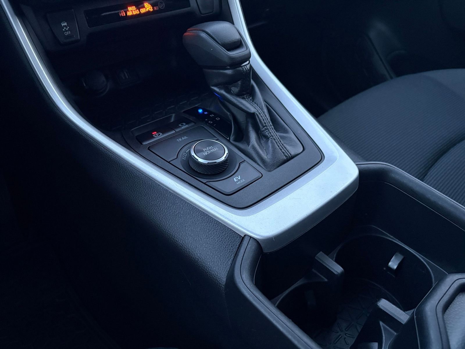 Used 2025 Toyota RAV4 LE image 40