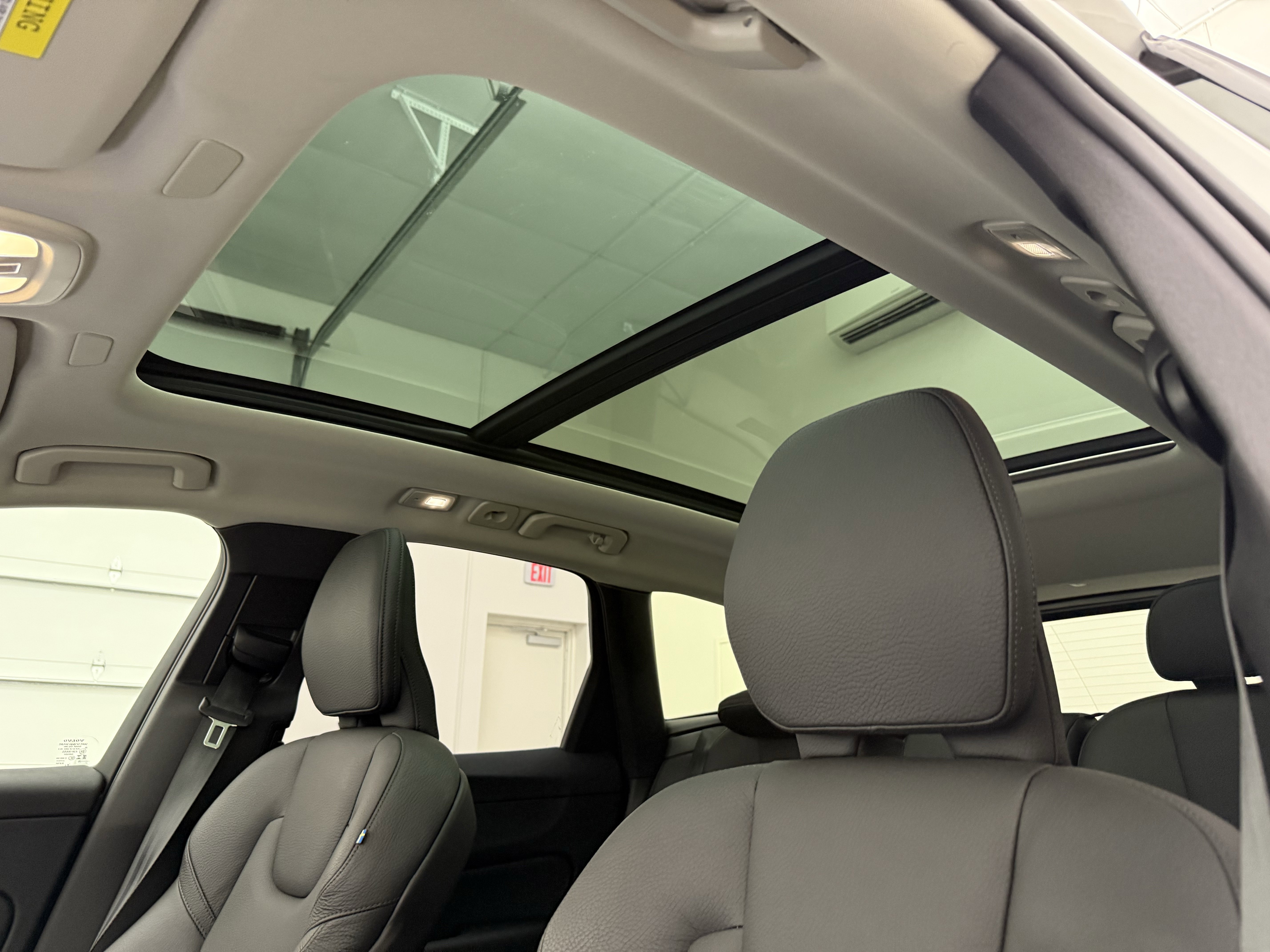 Certified 2025 Volvo XC60 B5 Plus AWD/4WD image 14