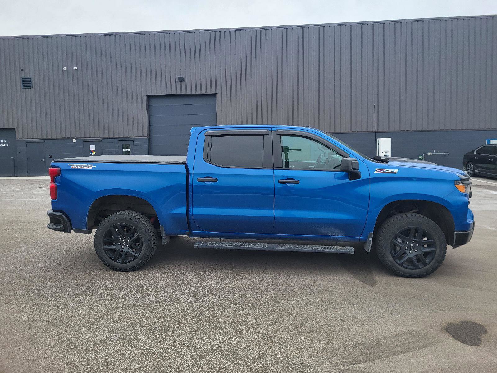 Used 2023 Chevrolet Silverado 1500 Custom Trail Boss w/ LPO, Dark Essentials Package image 2