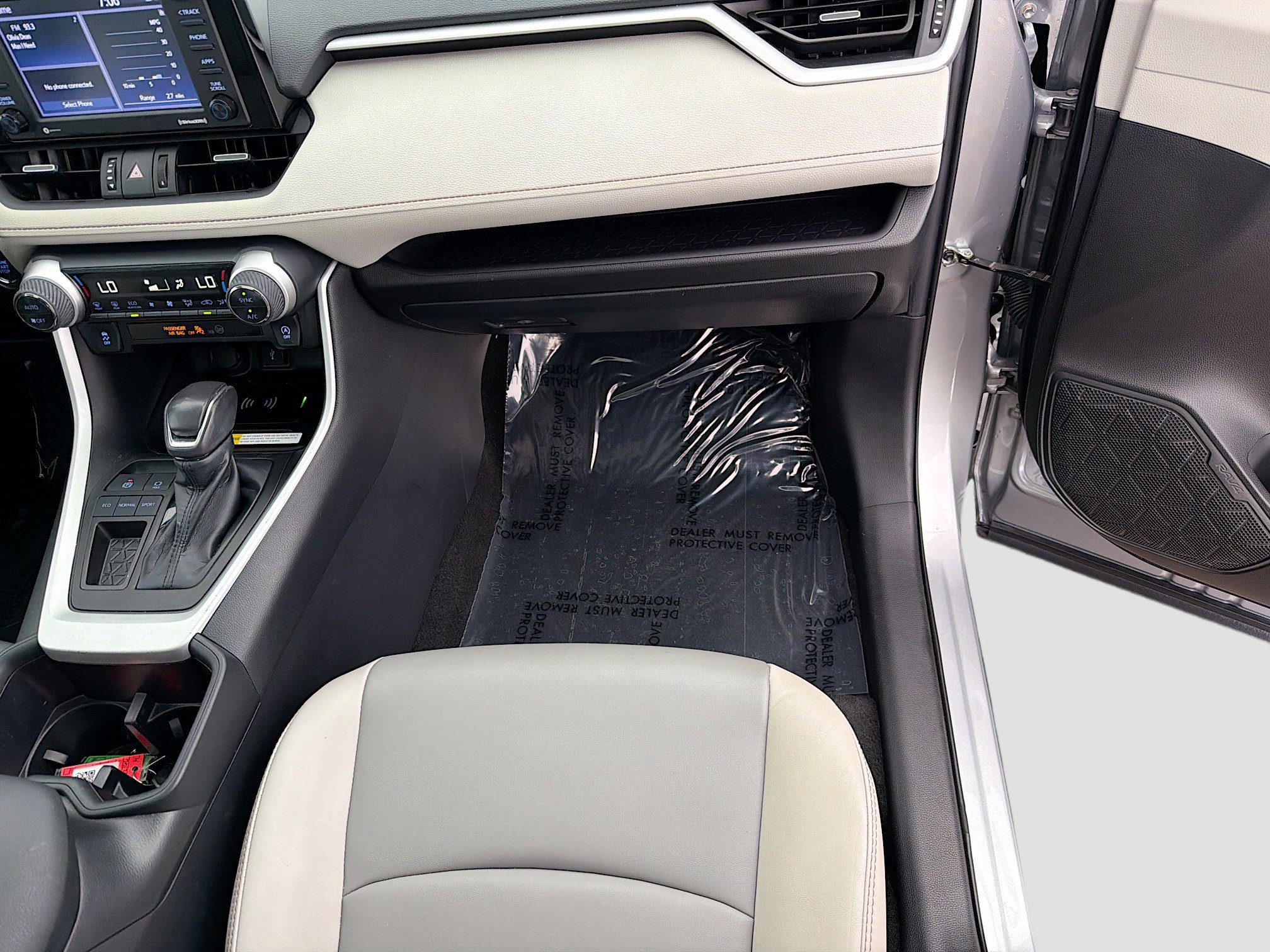 Used 2022 Toyota RAV4 XLE Premium image 17