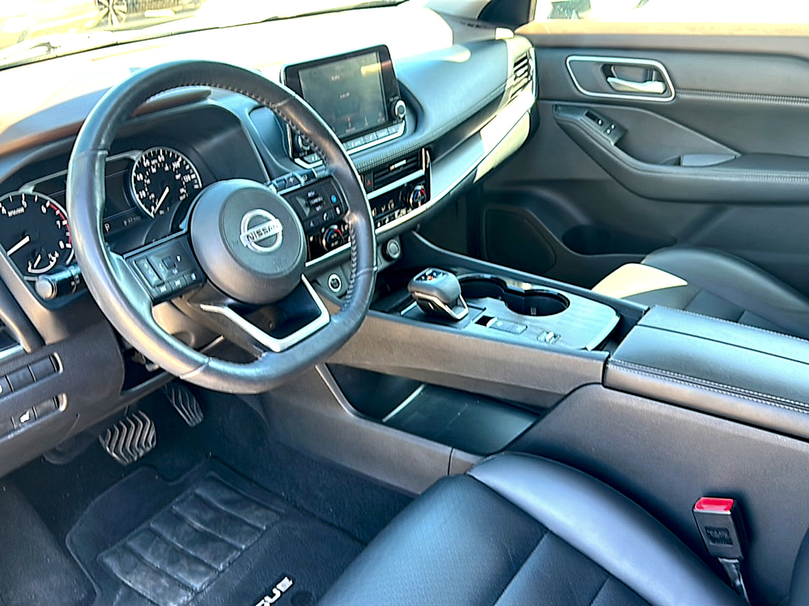 Used 2021 Nissan Rogue SV w/ Premium Package image 12