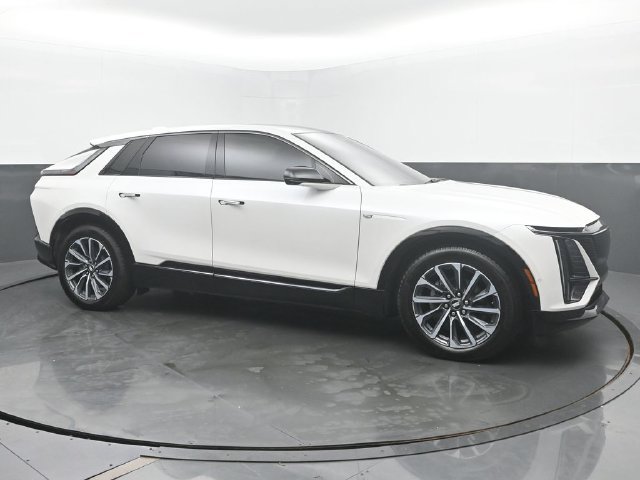 Certified 2024 Cadillac Lyriq Sport w/ LPO, Floor Liner Package AWD/4WD image 7
