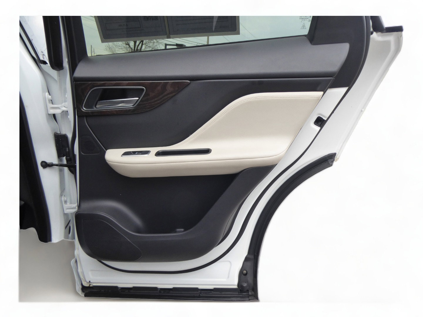 Used 2017 Jaguar F-PACE R-Sport image 22