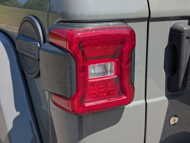 Used 2020 Jeep Wrangler Unlimited Sahara AWD/4WD image 11