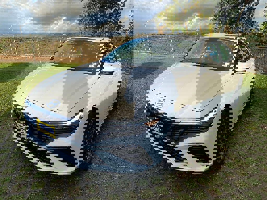 New 2025 Hyundai Elantra SEL image 3