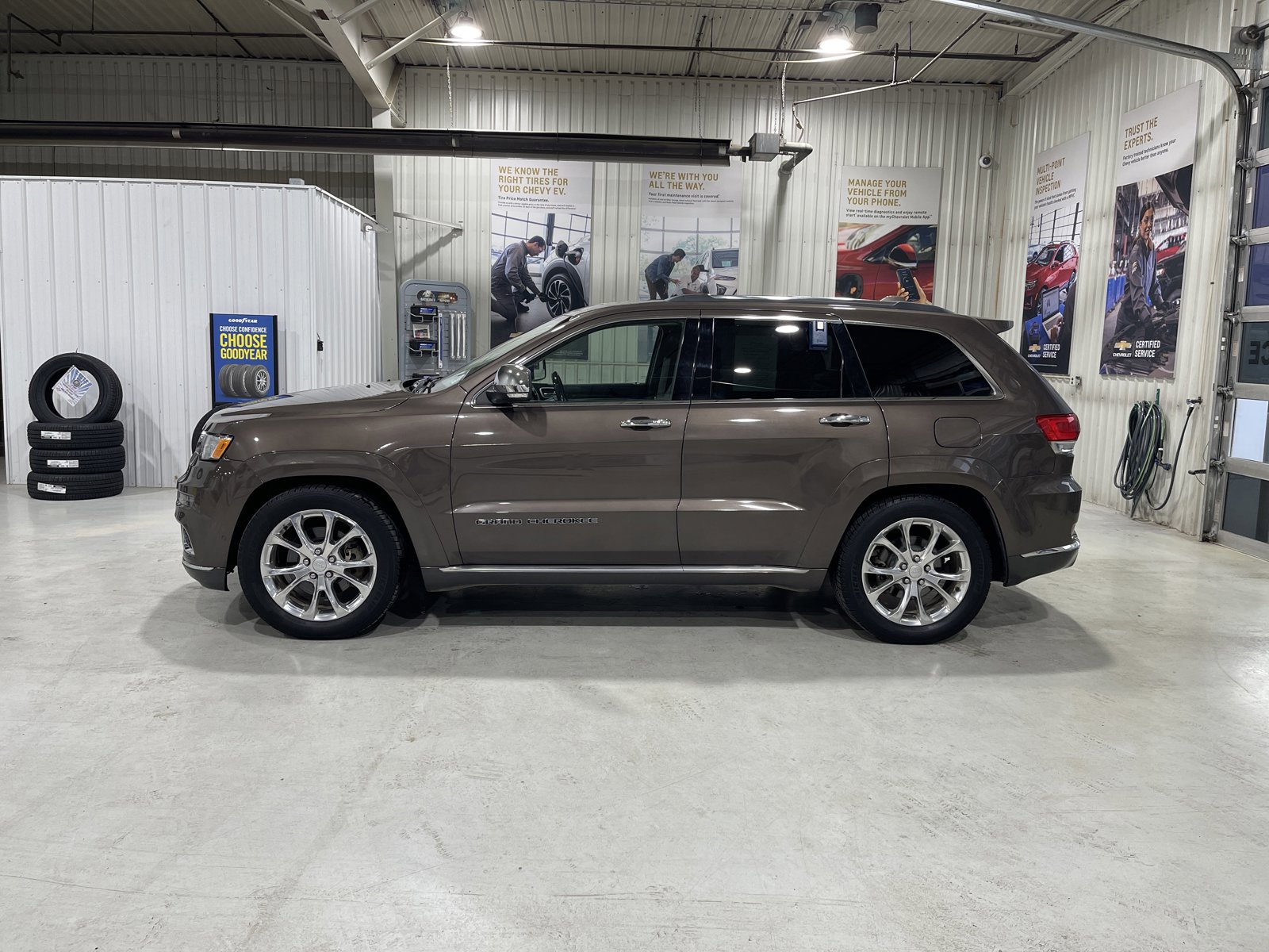 Used 2019 Jeep Grand Cherokee Summit image 5