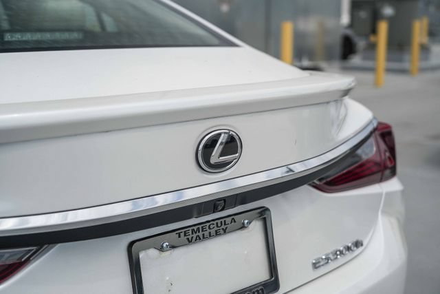 Used 2025 Lexus ES 300h w/ Premium Package FWD image 13