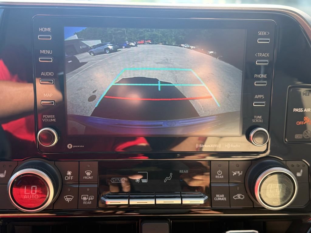 Used 2021 Toyota Highlander XLE FWD image 12