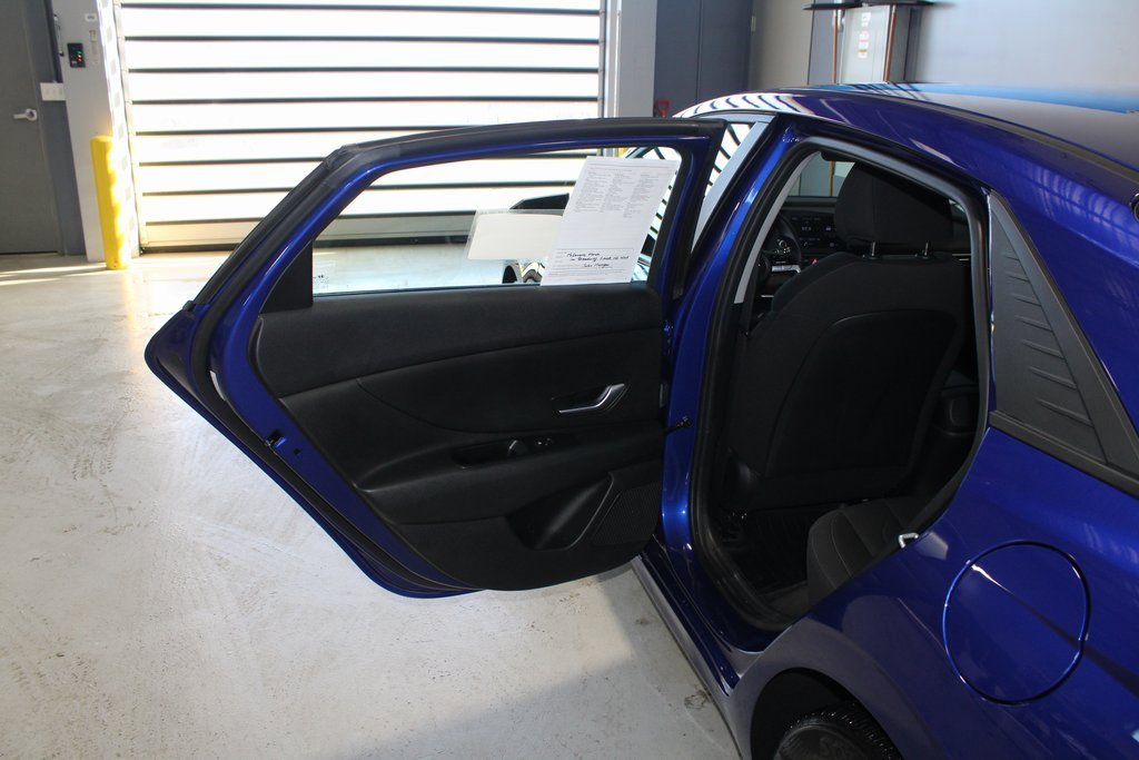 Used 2023 Hyundai Elantra SEL image 17