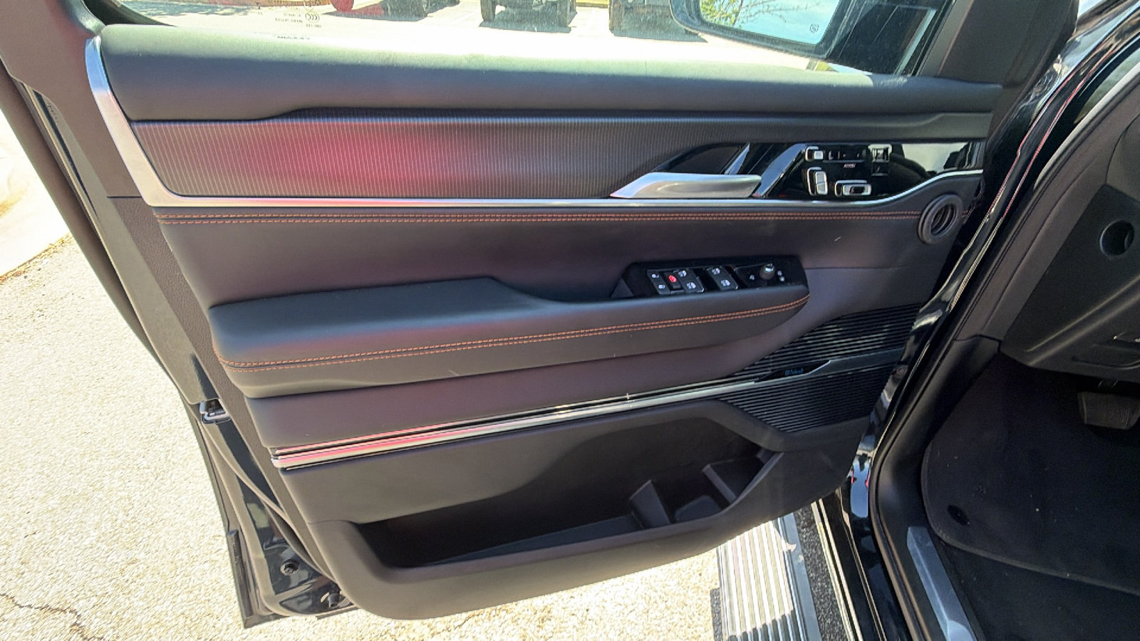 Certified 2025 Jeep Grand Wagoneer Series III w/ Quick Order Packagew 28T AWD/4WD image 14