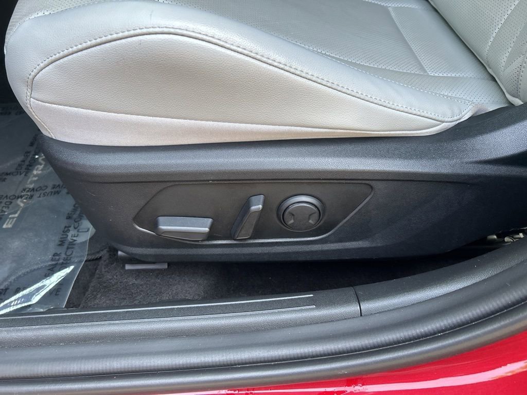 Used 2023 Hyundai Elantra Limited FWD image 15