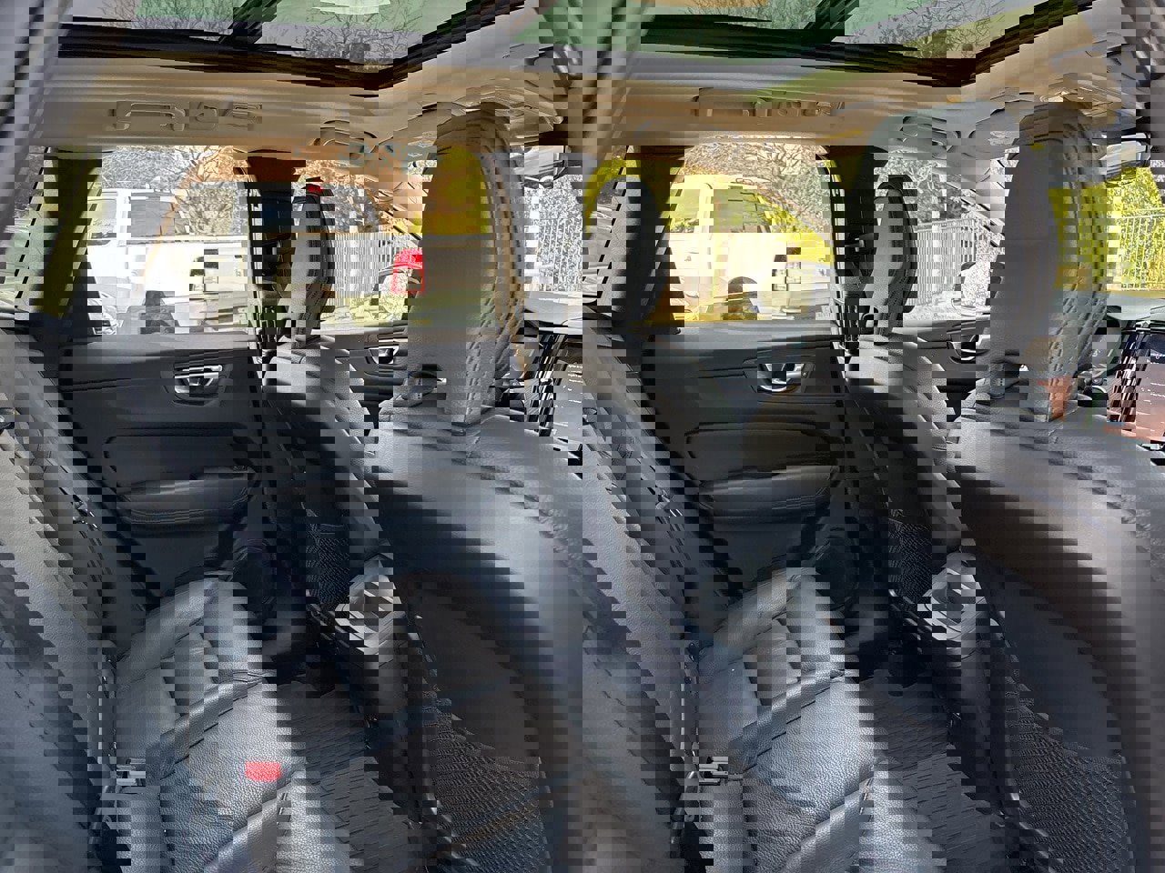 Certified 2024 Volvo XC60 B5 Plus w/ Protection Package Premier image 11