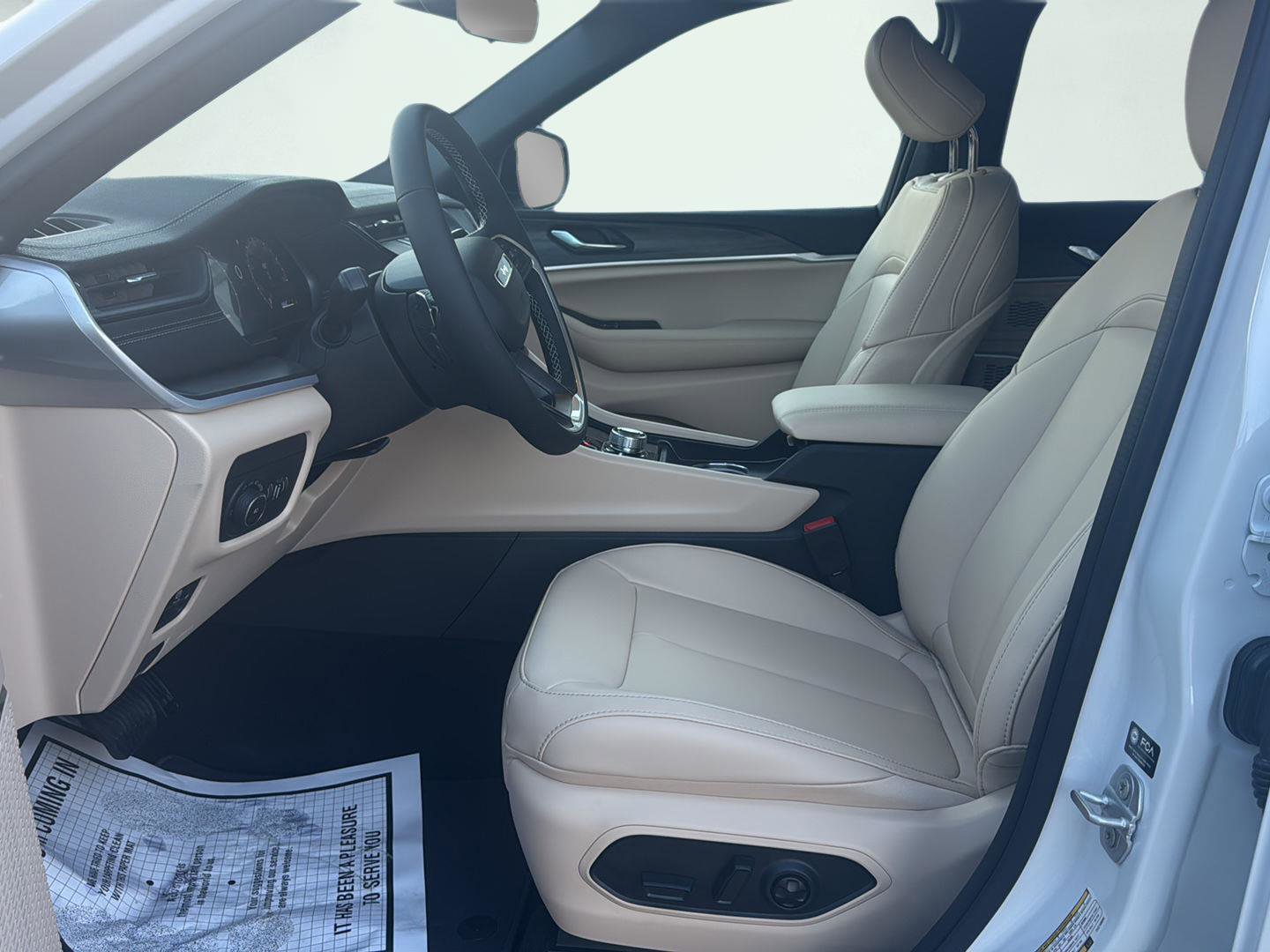 New 2026 Jeep Grand Cherokee Limited w/ Trailer Tow Package image 9