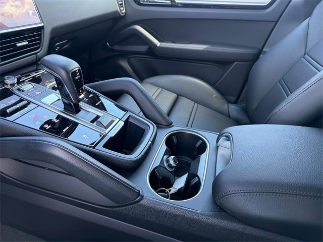 Used 2023 Porsche Cayenne Platinum Edition image 24