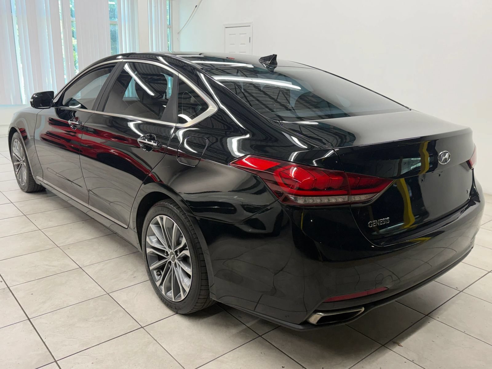 Used 2016 Hyundai Genesis 3.8 RWD image 7
