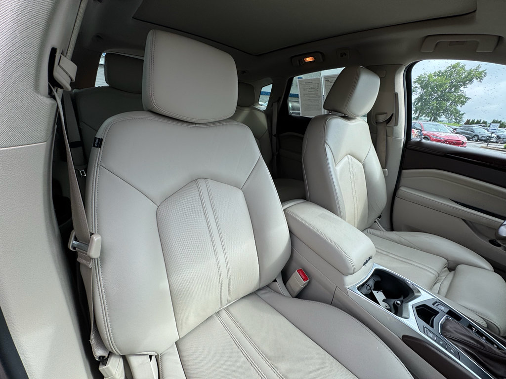 Used 2015 Cadillac SRX Luxury w/ Driver Awareness Package FWD image 12