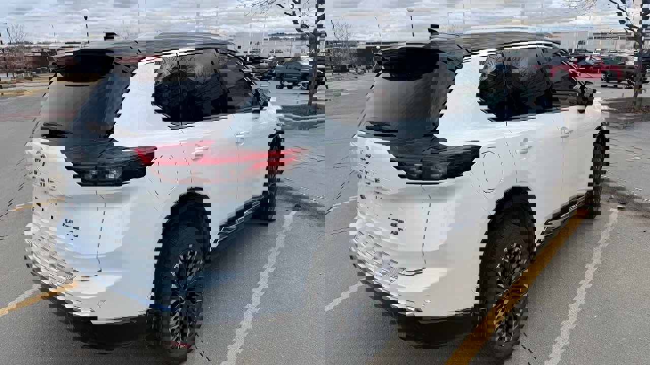 Used 2024 Nissan Rogue Platinum w/ Platinum Premium Package image 5