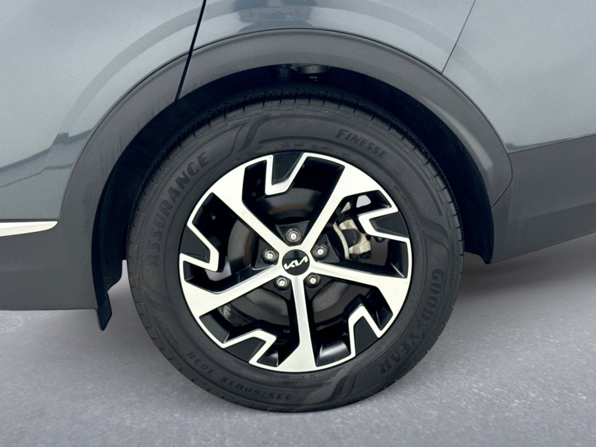Used 2024 Kia Sportage EX FWD image 28