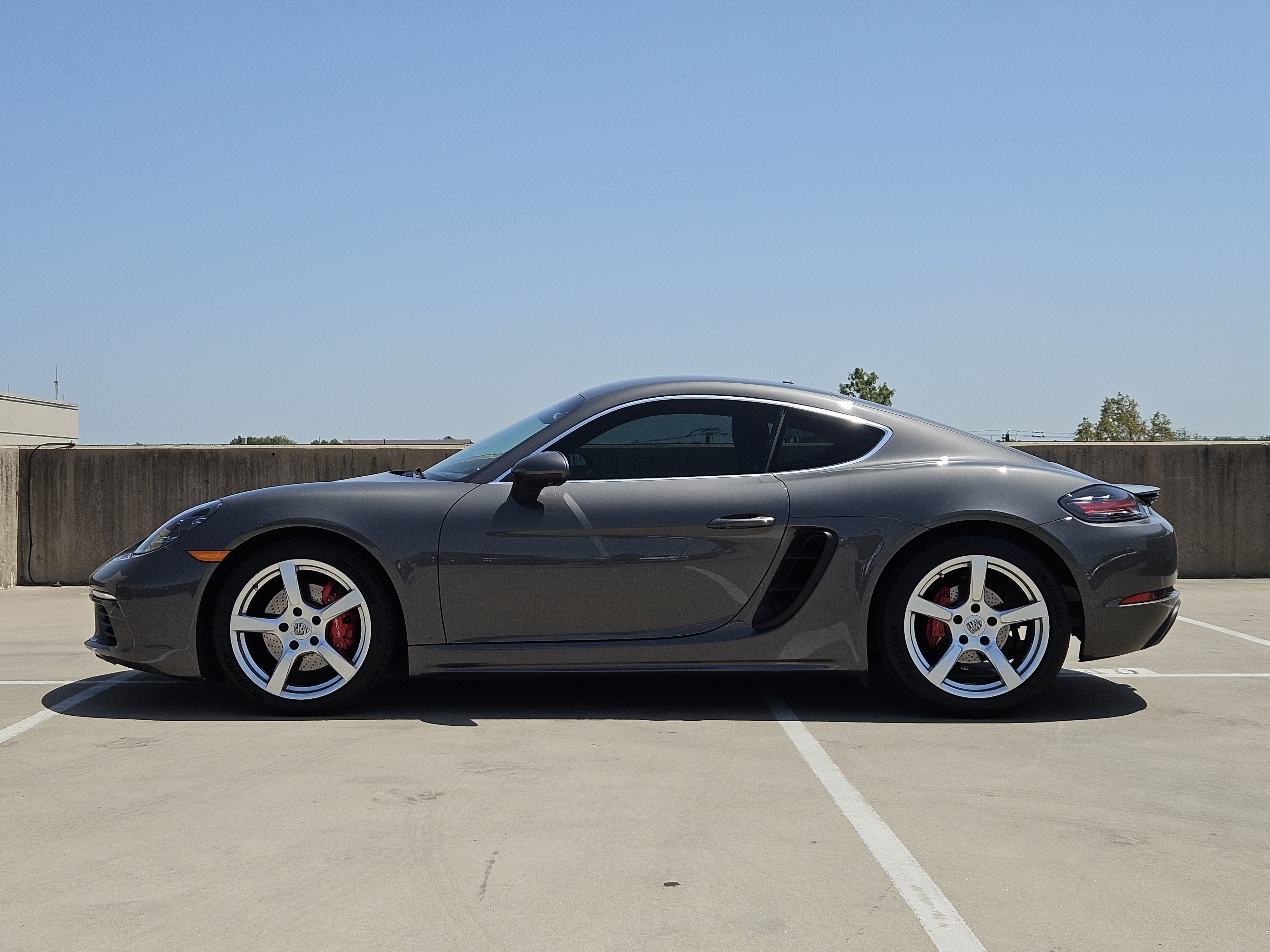Certified 2022 Porsche 718 Cayman S RWD image 2