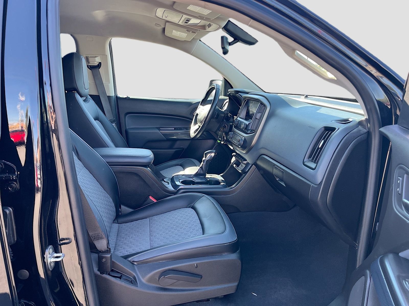 Used 2022 Chevrolet Colorado Z71 AWD/4WD image 27