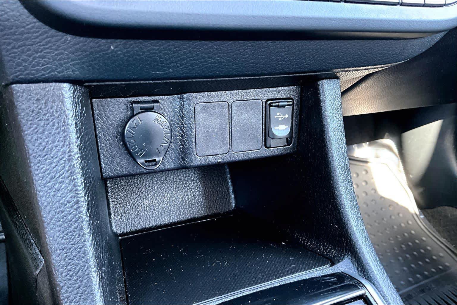 Used 2016 Toyota Corolla LE FWD image 32