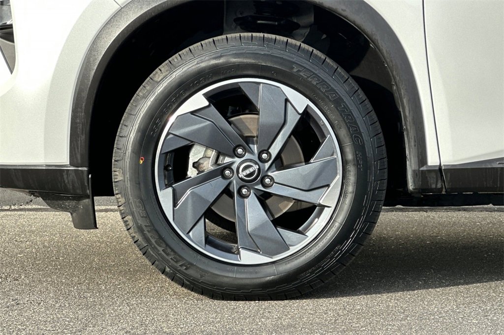 Used 2025 Nissan Rogue SV image 28