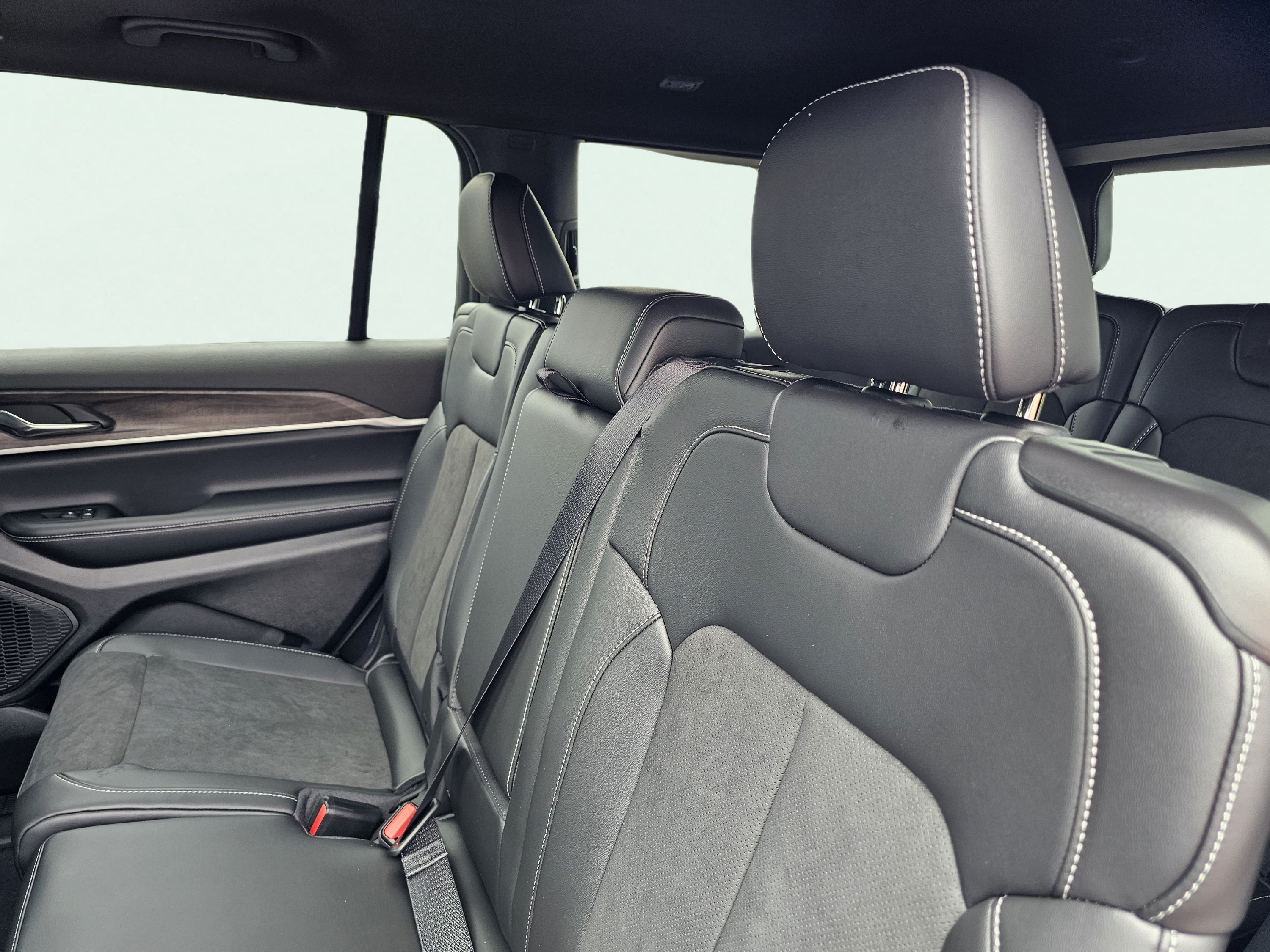 New 2026 Jeep Grand Cherokee L 2WD image 32