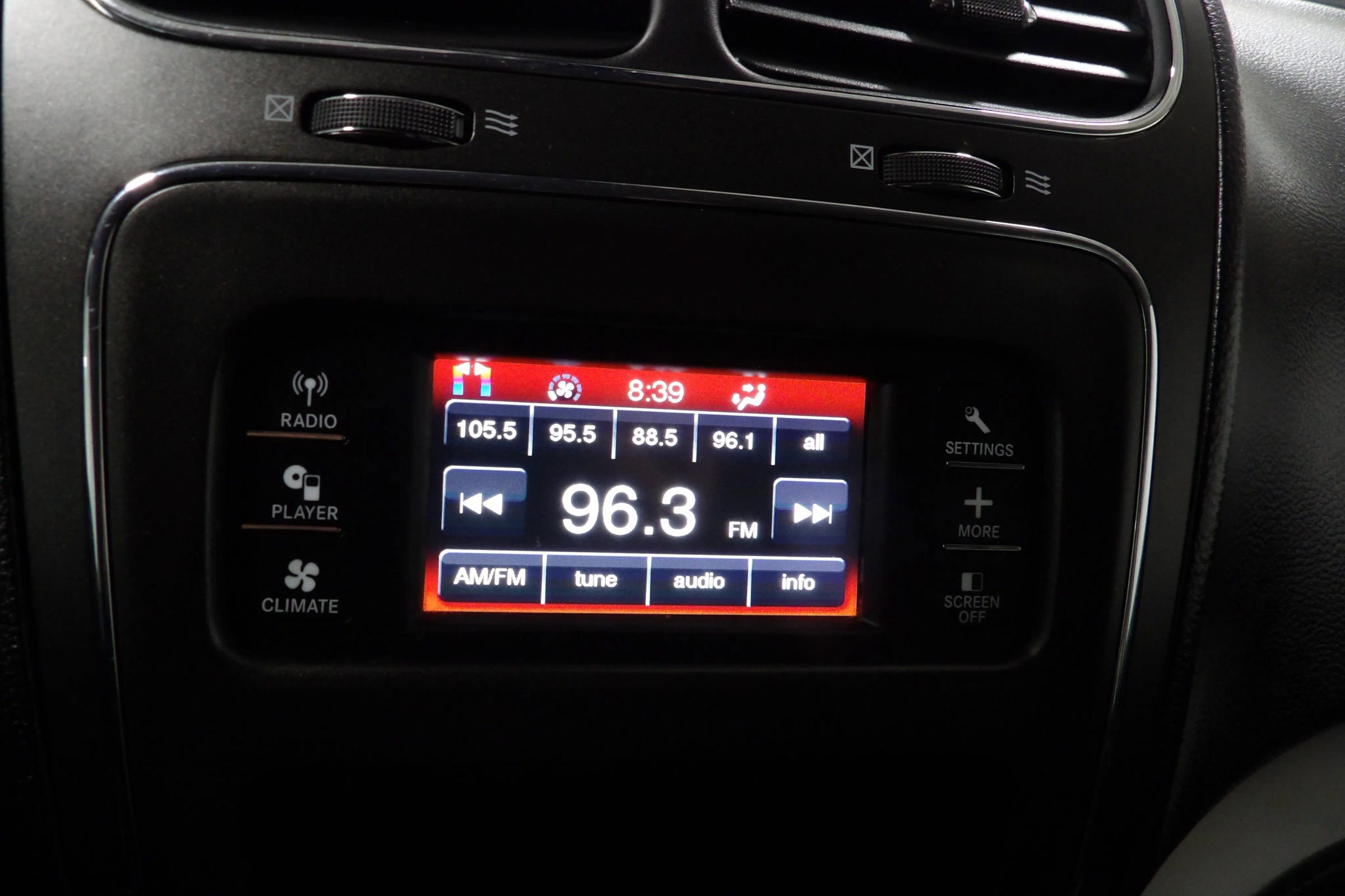 Used 2019 Dodge Journey SE image 13