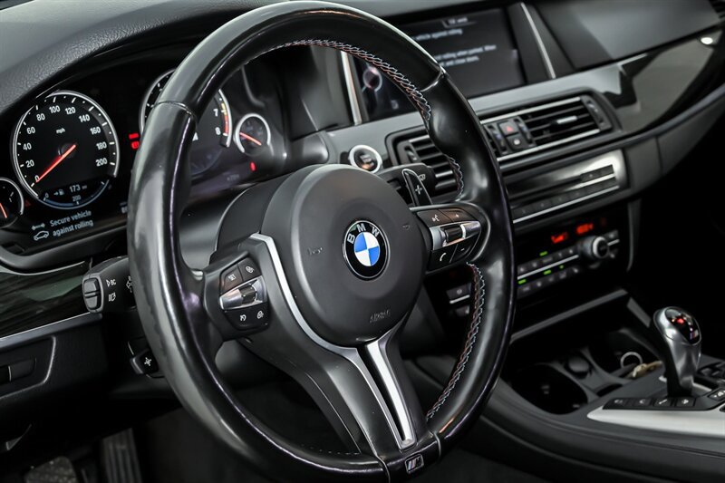 Used 2015 BMW M5 RWD image 20