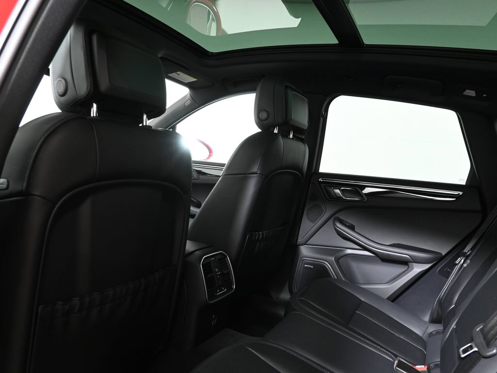 Used 2026 Porsche Macan AWD/4WD image 36