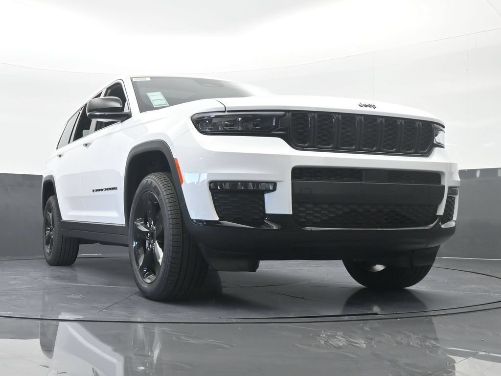 Used 2025 Jeep Grand Cherokee L Limited w/ Black Appearance Package AWD/4WD image 59
