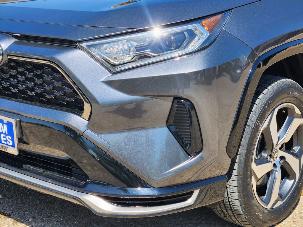 Used 2021 Toyota RAV4 SE w/ Weather & Moonroof Package AWD/4WD image 8