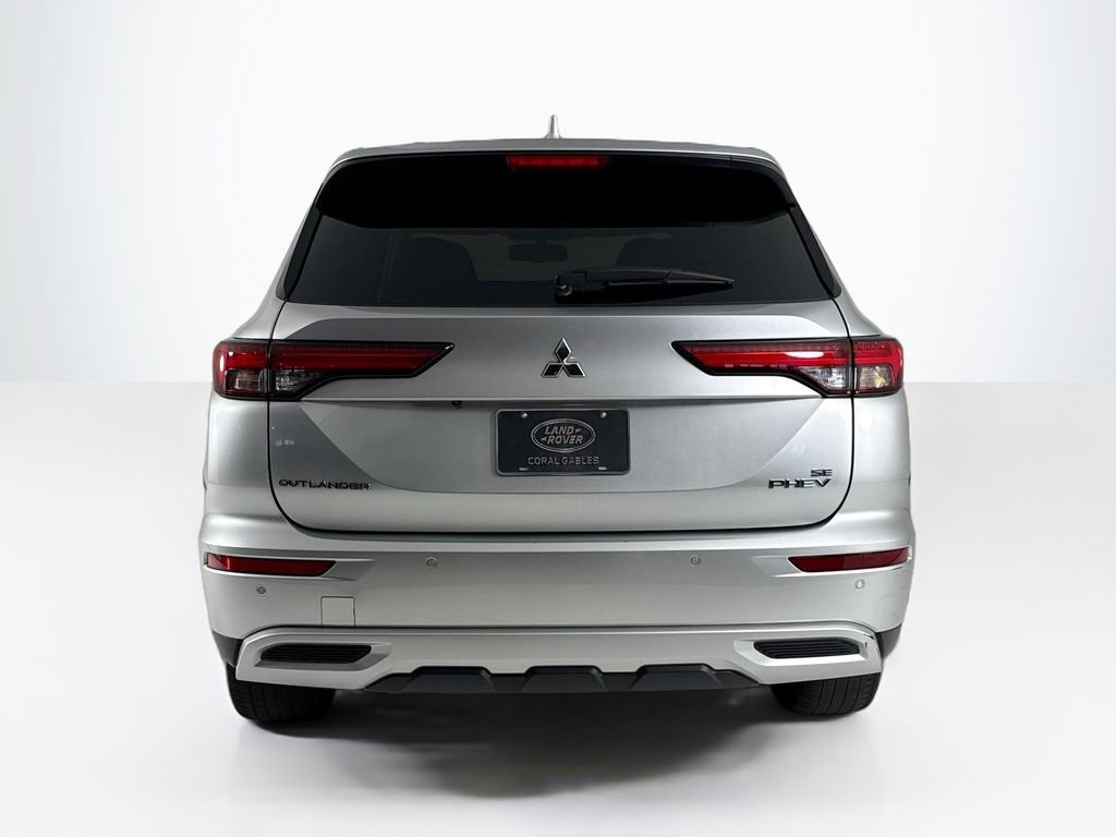 Used 2023 Mitsubishi Outlander 4WD Plug-In Hybrid image 4