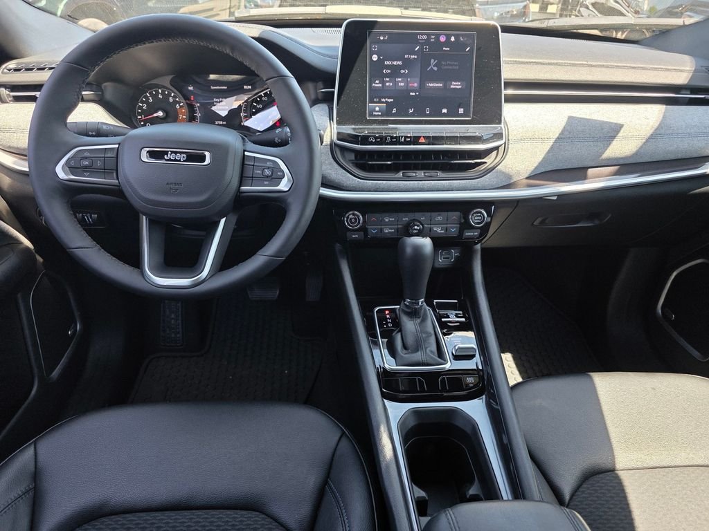 New 2025 Jeep Compass Latitude w/ Sun & Sound Group AWD/4WD image 10