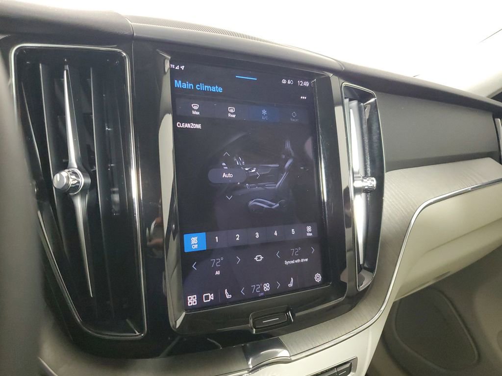 Used 2023 Volvo XC60 B5 Plus image 33