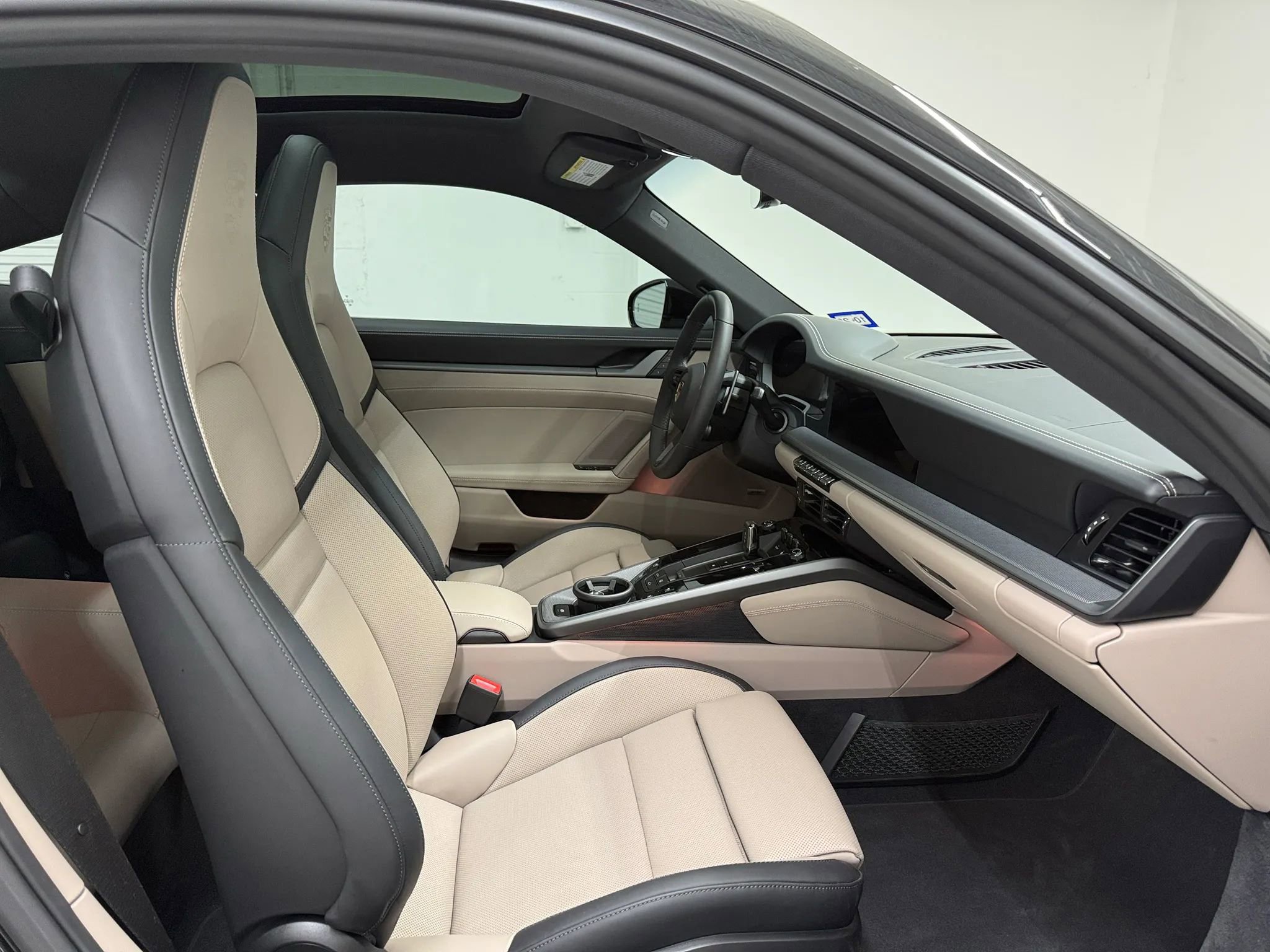 Used 2025 Porsche 911 Carrera RWD image 10