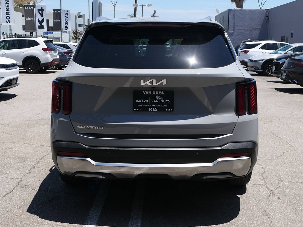 Used 2025 Kia Sorento S FWD image 4