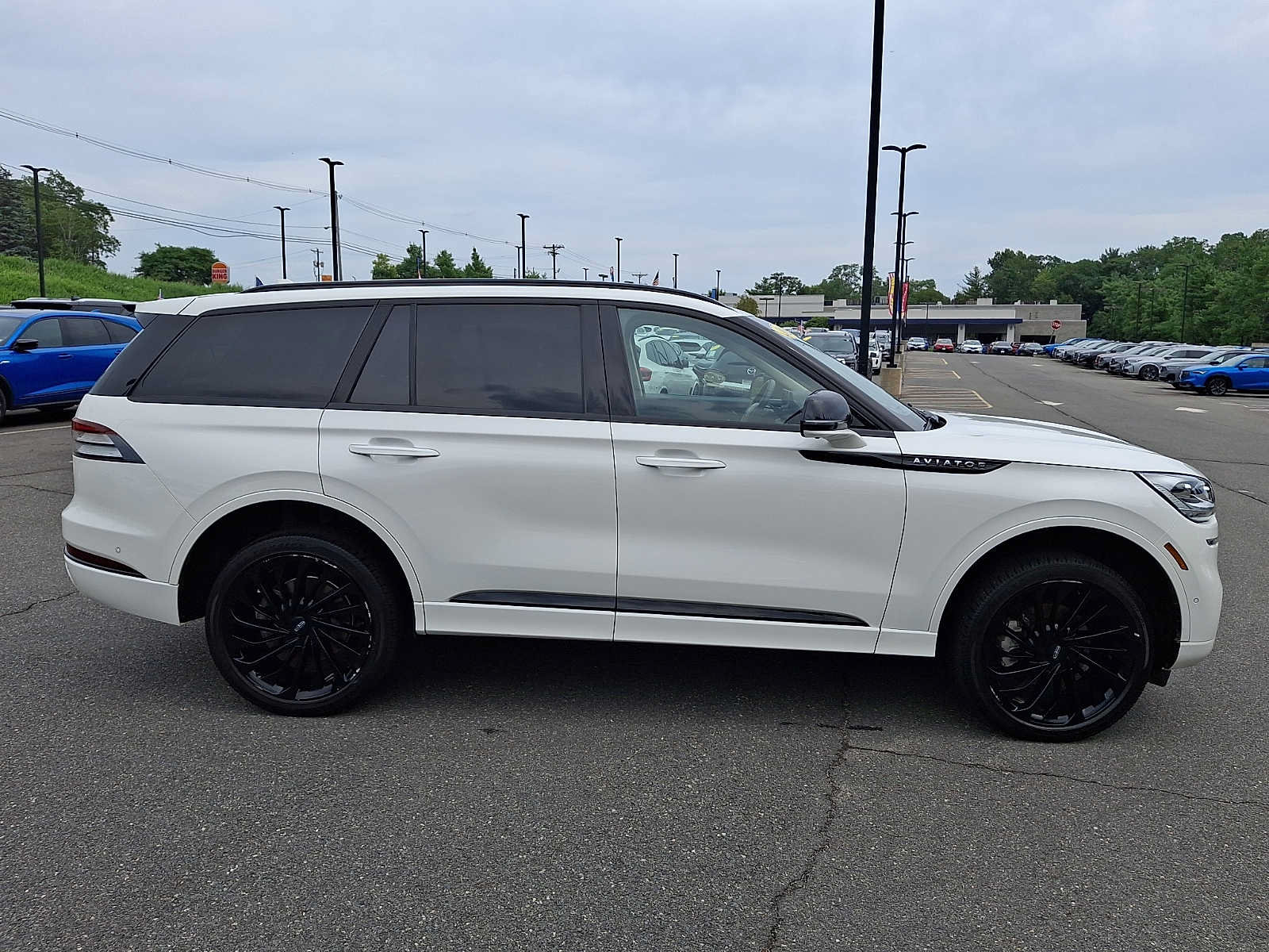Used 2022 Lincoln Aviator Reserve AWD/4WD image 7