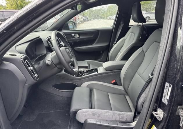 Used 2025 Volvo EX40 Core AWD/4WD image 5
