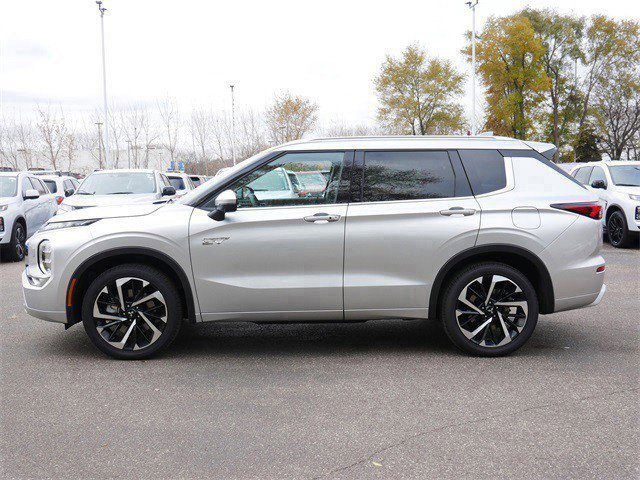 Used 2025 Mitsubishi Outlander SEL image 4