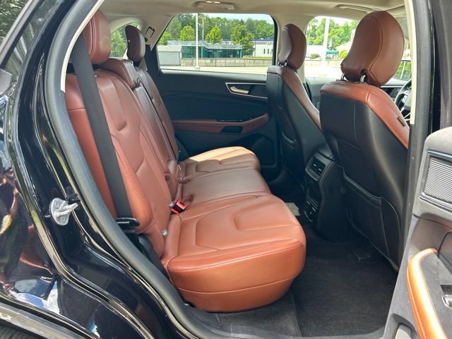 Used 2019 Ford Edge Titanium w/ Equipment Group 301A AWD/4WD image 32