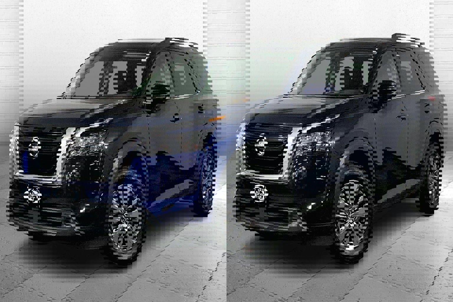 Used 2025 Nissan Pathfinder SV image 12