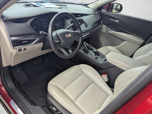 Used 2023 Cadillac XT4 Luxury w/ Cold Weather Package FWD image 10