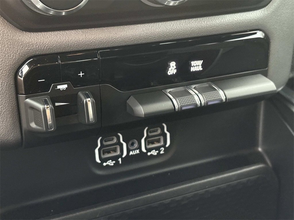 Used 2024 RAM 1500 Big Horn image 32