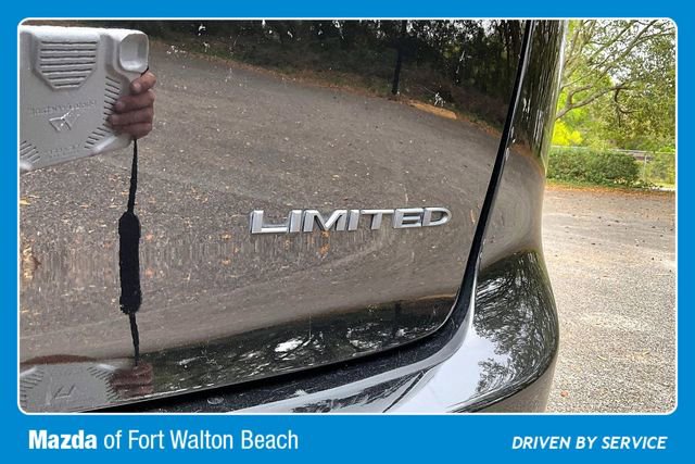 Used 2025 Chrysler Pacifica Limited image 21