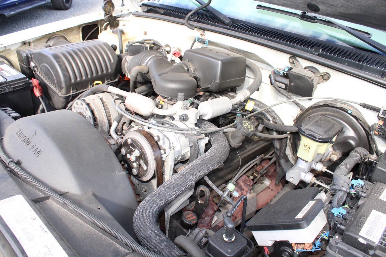 Used 1999 GMC Suburban 4WD w/ Marketing Opt Pkg 3 image 40