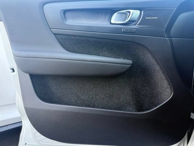 Used 2023 Volvo XC40 Recharge Ultimate AWD/4WD image 12