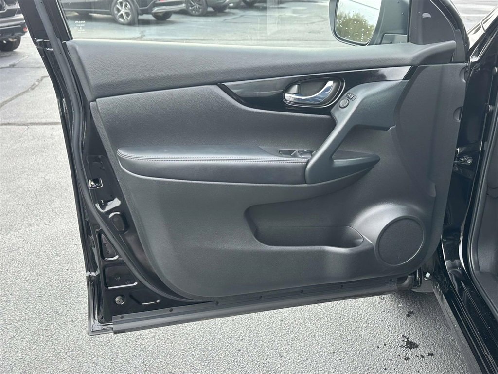 Used 2022 Nissan Rogue Sport SL image 5