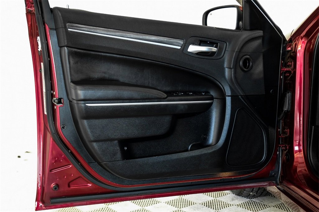 Used 2018 Chrysler 300 Touring L image 43